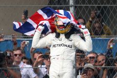 Hamilton má čtvrtý titul mistra světa formule 1. Stačilo mu k tomu dojet v Mexiku devátý