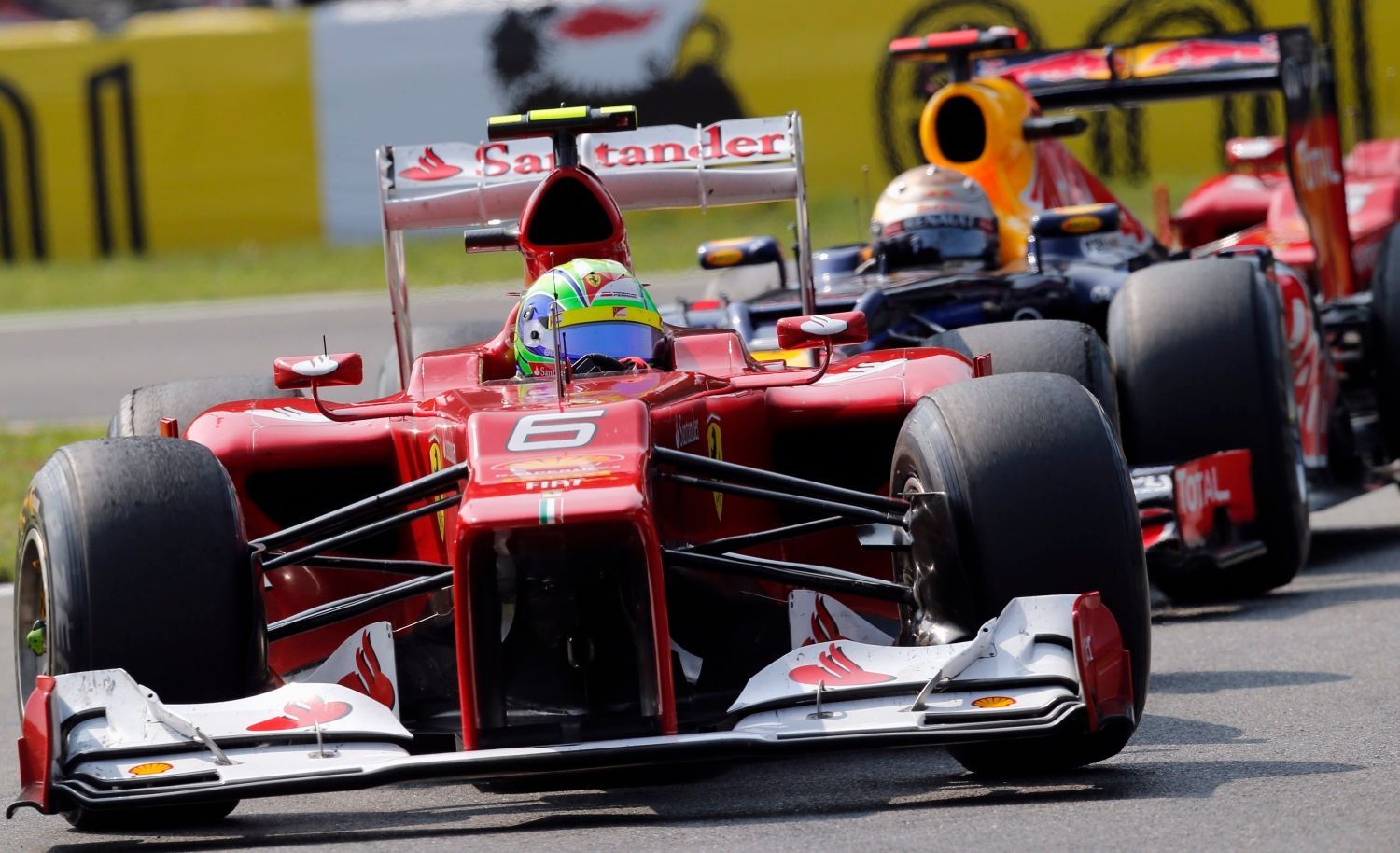 Brazilský jezdec F1 Felipe Massa ve Velké ceně Itálie.