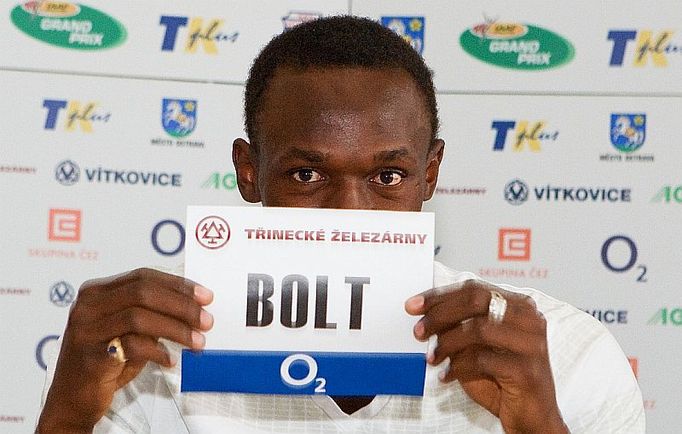 Sprinter Usain Bolt z Jamajky dokáže zaběhnout sto metrů za 9,72 sekundy. Zatím jako jediný na světě. V Česku se představil novinářům na tiskové konferenci před Zlatou tretrou v Ostravě