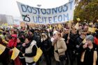 Čeští učitelé klesli na úroveň Slovenska. Pomohla až radikalizace a stávky, radí tamní odborář