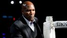 Bývalý boxer Evander Holyfield v hledišti při zápase Tysona Furyho s  Deontayem Wilderem