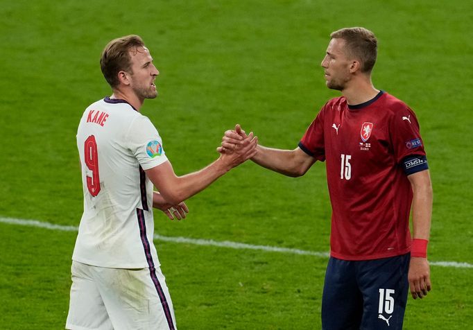 Harry Kane a Tomáš Souček po zápase Česko - Anglie na ME 2020