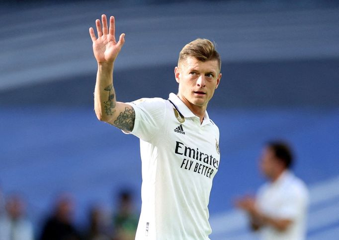 FILE PHOTO: Soccer Football - LaLiga - Real Madrid v Real Valladolid - Santiago Bernabeu, Madrid, Spain - April 2, 2023 Real Madrid's Toni Kroos celebrates after the matc