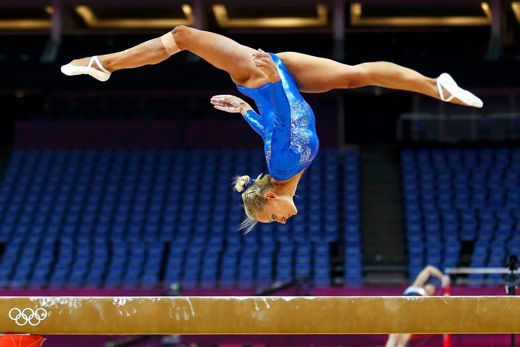 Trénink gymnastek na olympiádě v Londýně 2012 (Řekyně Vasiliki Milousiová)