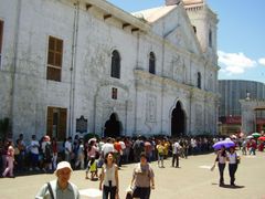 Na Filipínách bývají kostely plné. Na snímku bazilika na ostrově Cebu.