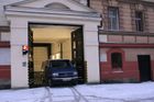 Liberec: Velitel okresu vazba, šéf dopravky mimo službu