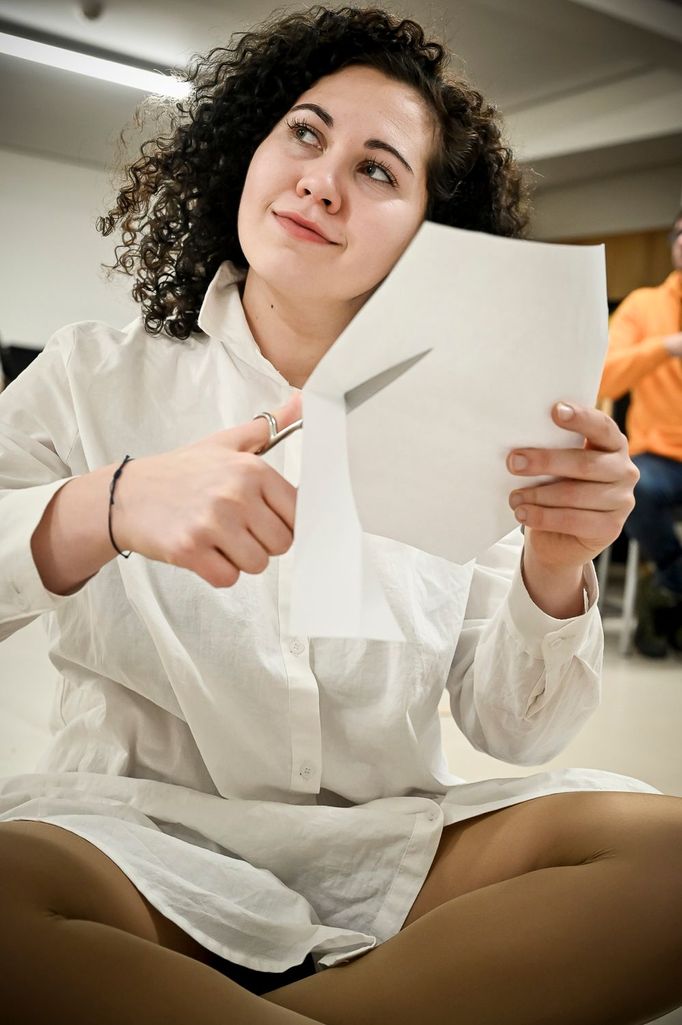 Snímek ze zkoušky Světla na konci tmy.