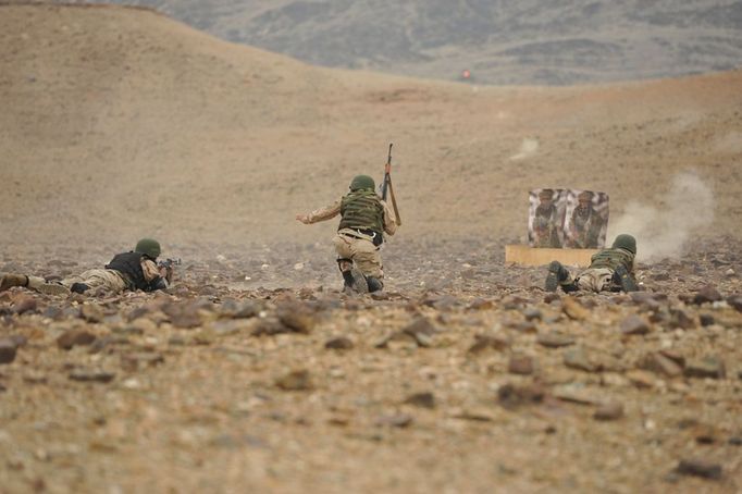 Výcvik ve střelbě afghánských speciálních policejních jednotek.