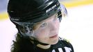 Viktorie Bulínová jako hokejová rozhodčí.