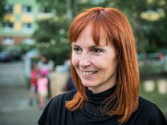 Radka Pokorná je ředitelkou Kokozy, která propaguje komunitní zahrady v Praze a předává know how dalším zahradníkům.