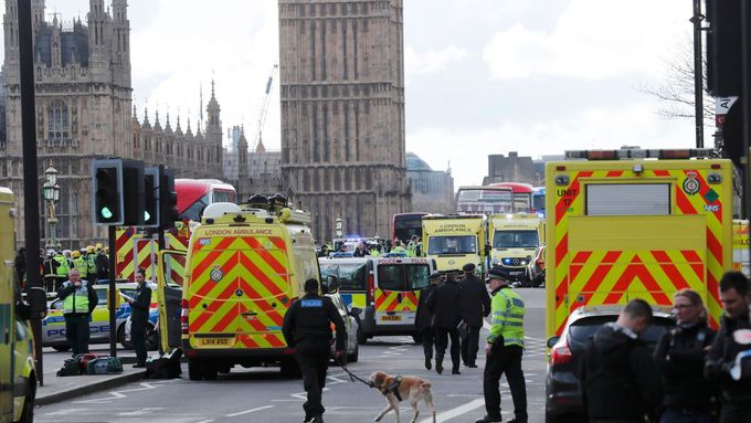 Londýn zasáhl tvrdý teroristický útok, čtyři lidé mrtví (včetně útočníka), čtyřicet zraněných. V demokratickém světě vládne smutek, ale také odhodlání bránit naše hodnoty.