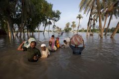 Nejhorší záplavy světa postihly v Pákistánu 14 milionů
