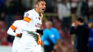 A pořízka z Galatasaraye Istanbul - Buraka Yilmaze. Díky jeho šesti zásahům se ostatně istanbulský celek dostal mezi šestnáct nejlepších týmů Evropy, kde narazí na Schalke 04. Pro "Gala" to je nejlepší výsledek v soutěži za posledních dvanáct let.