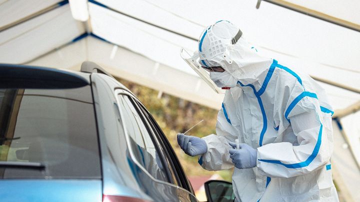 Systém na vydávání dokladů měl od rána výpadek, nefungovaly ani certifikáty o testech; Zdroj foto: Lukáš Bíba