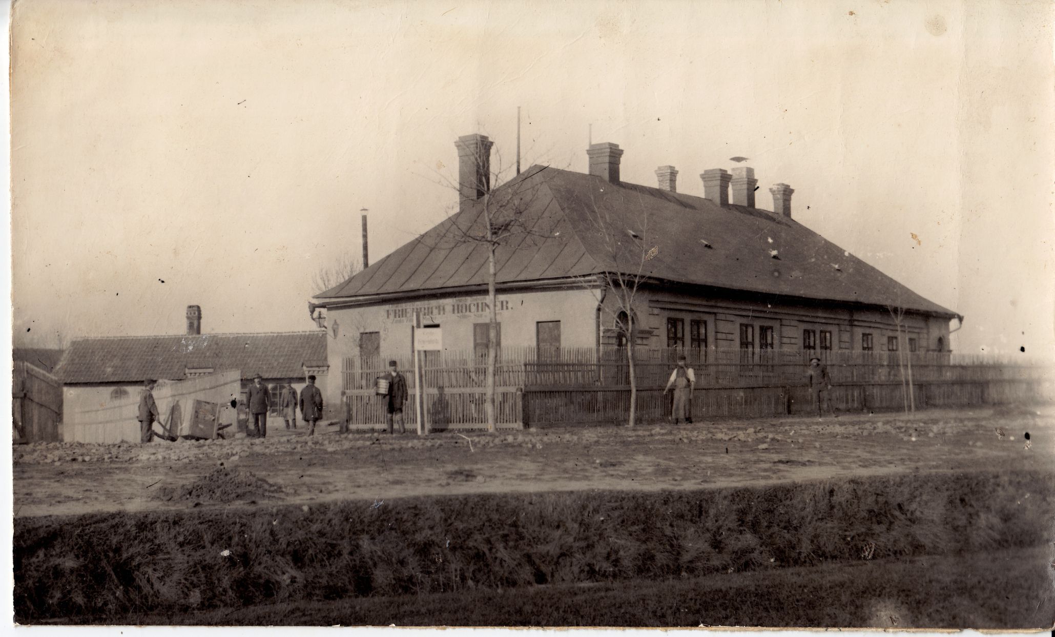 Firma TOKOZ - historické foto, Žďár nad Sázavou, výrobce zámků a stavebního kování, sto let výročí