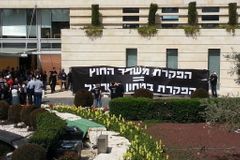 Izrael zavřel své ambasády ve světě, diplomaté stávkují