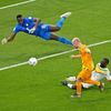 Davy Klaassen dává gól v zápase MS 2022 Senegal - Nizozemsko