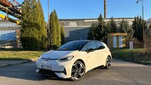 VW v plné síle? Donedávna nijak oslnivý elektromobil z nabídky je překvapením roku