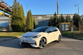 VW v plné síle? Donedávna nijak oslnivý elektromobil z nabídky je překvapením roku
