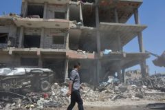 IS odpálil na severu Sýrie dvě bomby, v kurdském městě zabil 44 lidí
