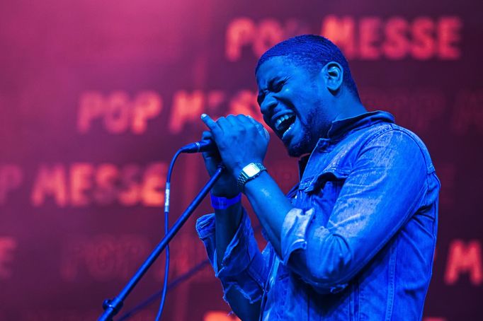 Snímek z vystoupení kapely Algiers.