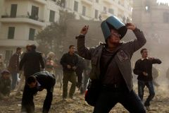 Při boji demonstrantů s policií zemřelo v Egyptě 5 lidí