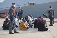 Itálie drží loď německé neziskové organizace na Lampeduse, podezírá ji ze spolupráce s převáděči