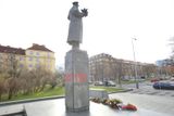 V úterý se u sochy sešli komunisté, kteří uctili Koněvovu památku. Maršál se v roce 1945 podílel na osvobození Prahy. To však ještě socha posprejovaná nebyla.