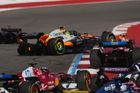 "Amatéři vpředu." Pohroma pro McLaren, o oba vozy přišel hned v první zatáčce