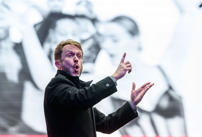 Snímek z vystoupení Pražského filharmonického sboru na Times Square.
