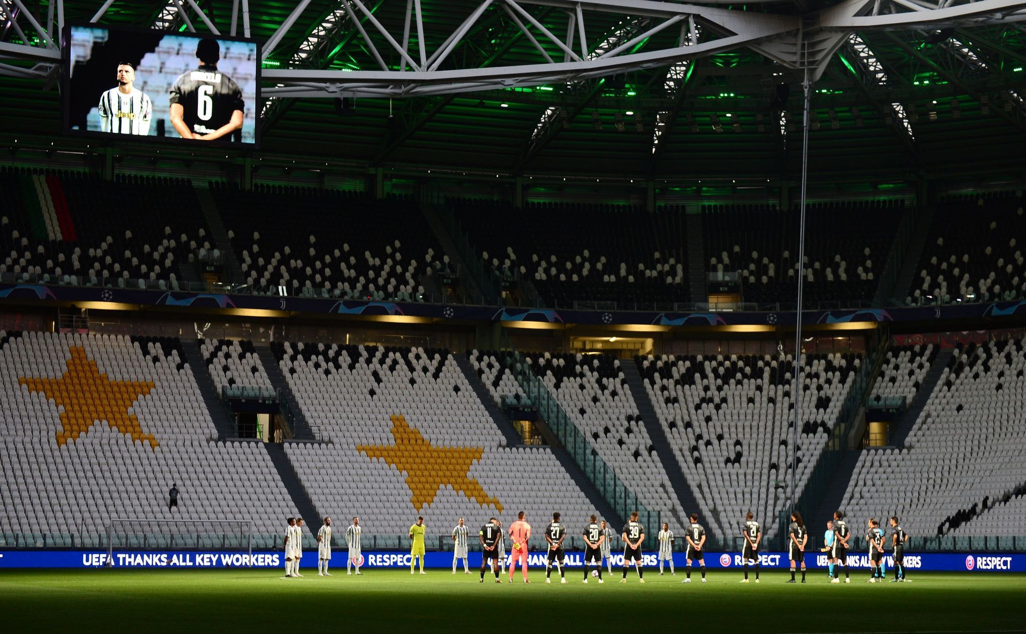 Prázdné hlediště v Allianz Stadium v odvetě osmifinále LM Juventus - Lyon