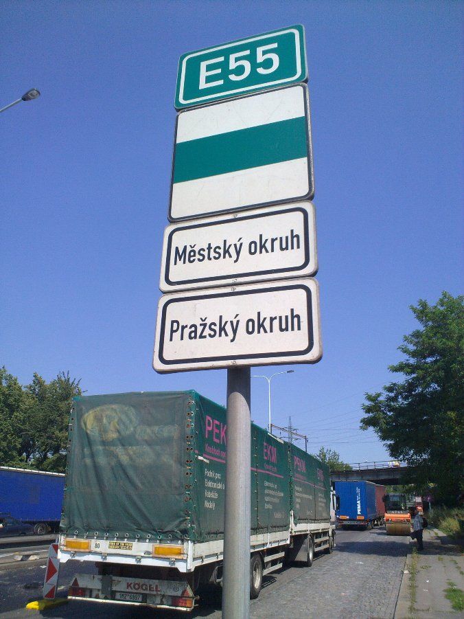 Dopravní komplikace v Kbelské ulici