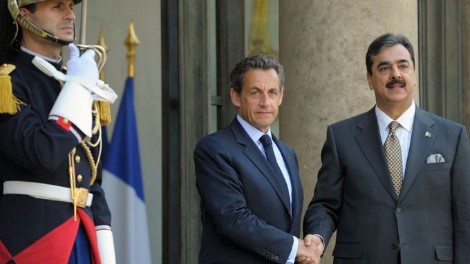 Pákistský premiér Gílání musel kvůli americké operaci proti Usámovi zkrátit svou návštěvu Francie.