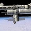 Nebeské námluvy: Dragon tančí kolem ISS, zítra se spojí