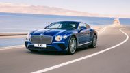 Bentley Continental GT - Poměrně zastaralé velké kupé už potřebovalo změnu. Novinka, která se oficiálně předvedla na autosalonu ve Frankfurtu, přichází znovu s opulentním designem s luxusními detaily. Totální přepracování kabiny jde ruku v ruce s modernou, auto je také nadité novými technologiemi. Dvanáctiválec má výkon 635 koní.