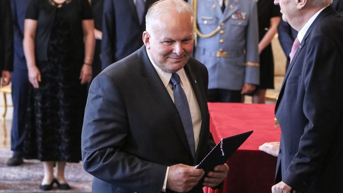 Ministr práce Petr Krčál oznámil v úterý rezignaci kvůli podezření z plagiátorství.