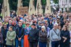 "Smějí se nám do tváře." Slováci demonstrovali proti novému konsolidačnímu balíčku