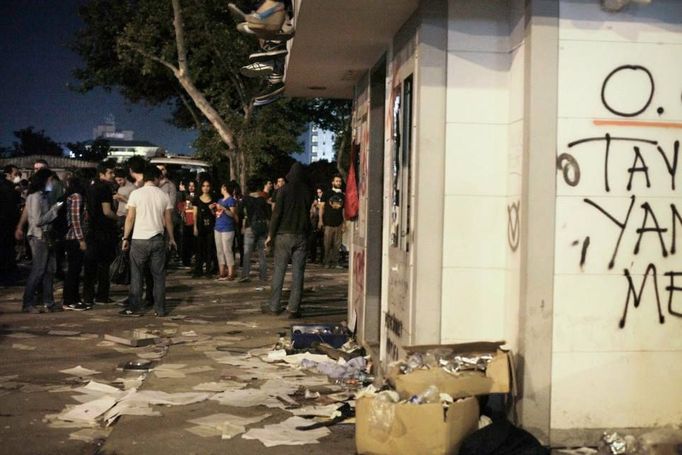 Demonstrace na istanbulském náměstí Taksím očima tureckého fotografa