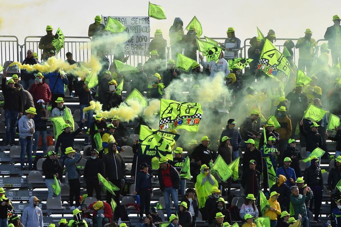 Fanoušci Valentina Rossiho v závodě MotoGP v Misanu