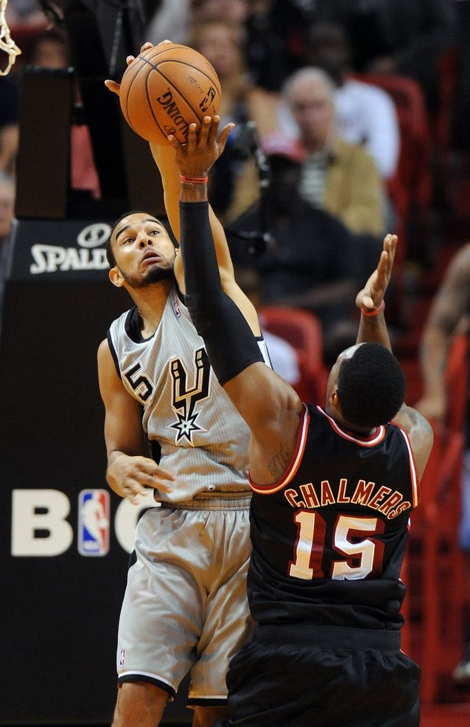 NBA: San Antonio Spurs vs Miami Heat (Joseph a Chalmers)