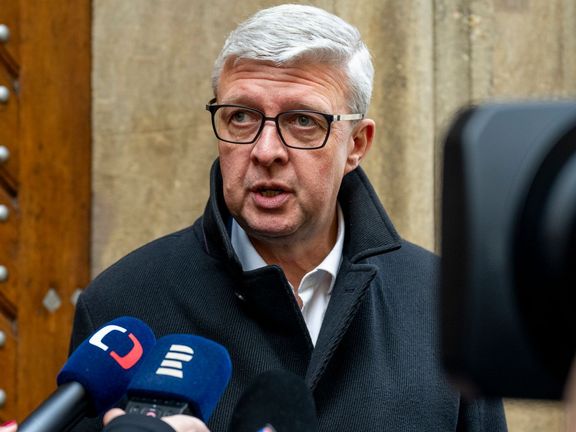 Místopředseda ANO Karel Havlíček přichází na programové jednání mezi ANO, SPD a Motoristy, 20. října 2025, Praha.