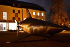 Sedmimetrový žralok na zámku. Zlínská galerie vystavuje sochy Michala Gabriela