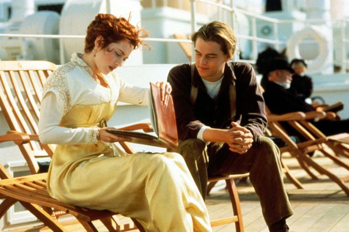 Kate Winslet v roli Rose a Leonardo DiCaprio jako Jack ve filmu Titanic.