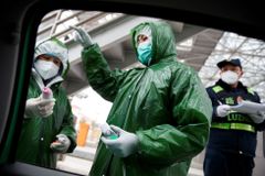 Koronavirus zpomaluje světový obchod. Ohnisko nemoci je ekonomický motor Číny