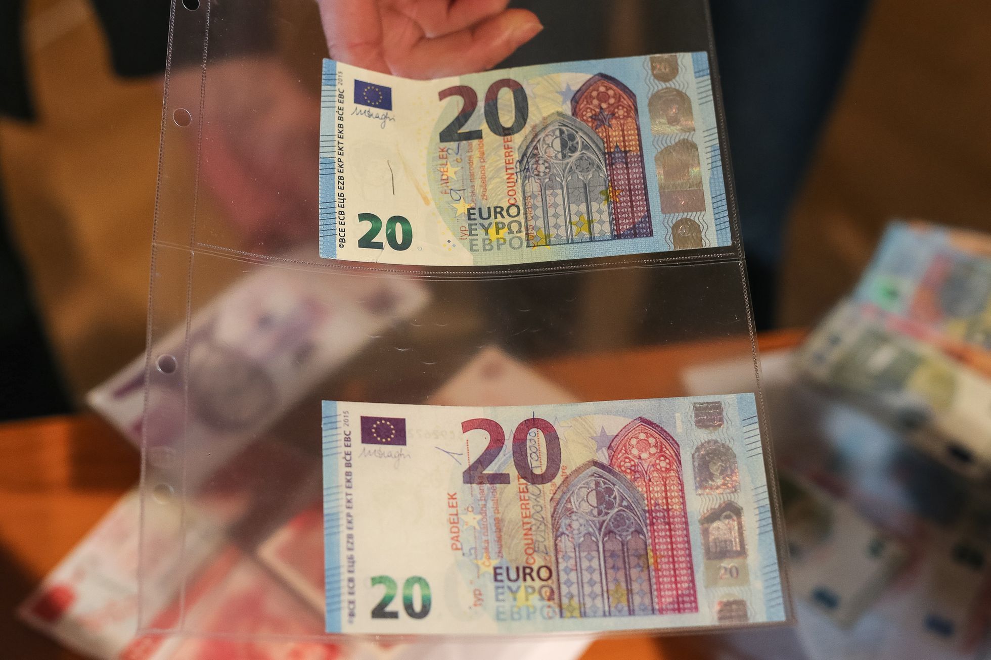 Jak poznat pravou bankovku EURO?