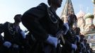 Russian soldiers march past St.Basil's Cathedral during the general rehearsal for the forthcoming Victory parade on Moscow's Red Square May 6, 2012. Russia celebrates its 67th anniversary since victory over Nazi Germany during World War Two on May 9. REUTERS/Sergei Karpukhin (RUSSIA - Tags: ANNIVERSARY POLITICS SOCIETY) Published: Kvě. 6, 2012, 8:26 dop.