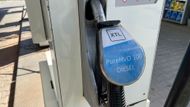 Vyrábí se hydrogenací odpadních rostlinných olejů a tuků a výrobci tvrdí, že má nižší emise.