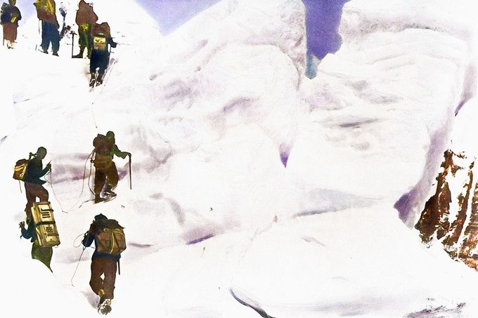 Expedice během výstupu na Everest na jaře roku 1953. Záběr z  dokumentárního filmu "Dobytí Everestu", který v roce 1953 uvedl do kin režisér George Lowe.