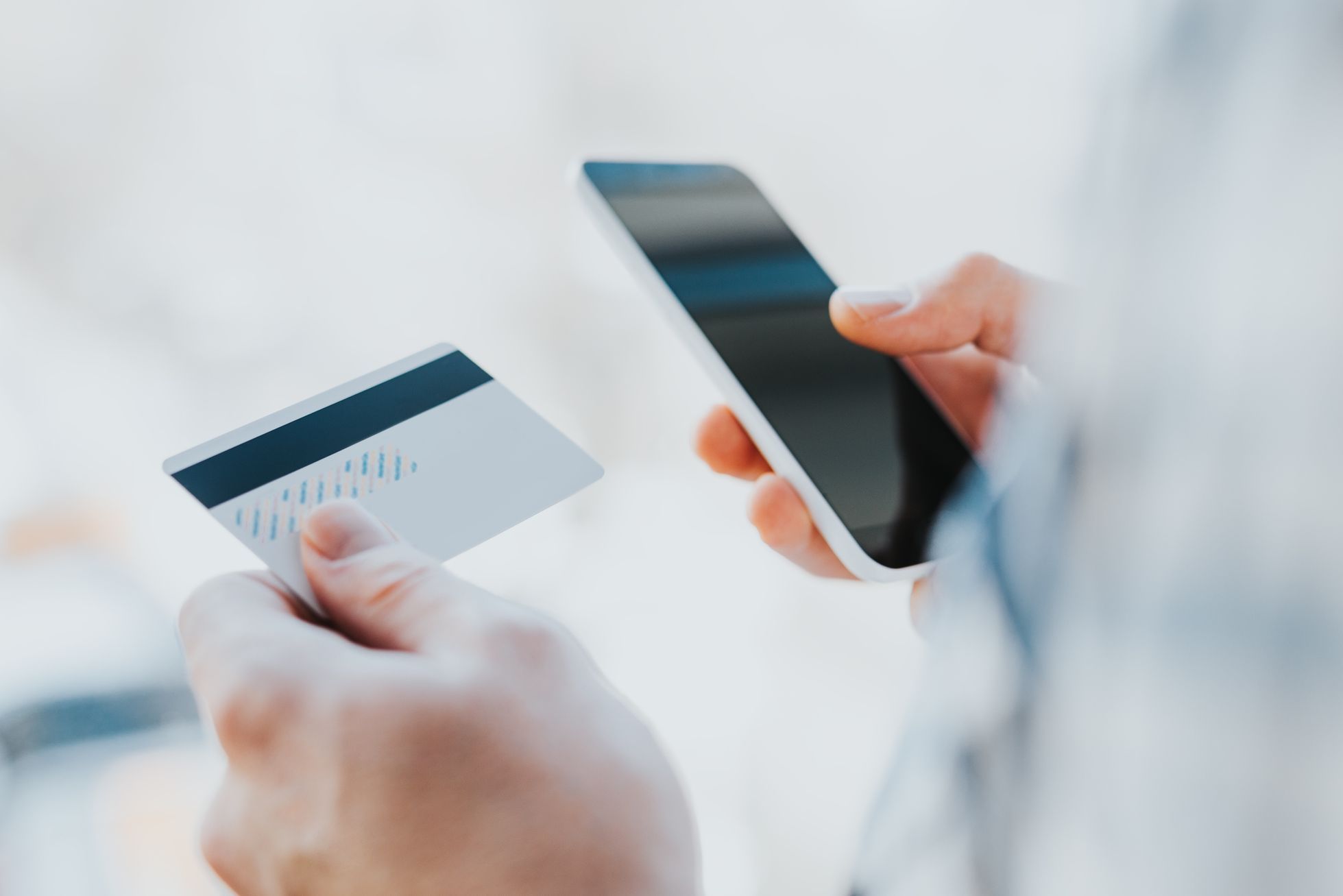 Mobilní platba, platební karta