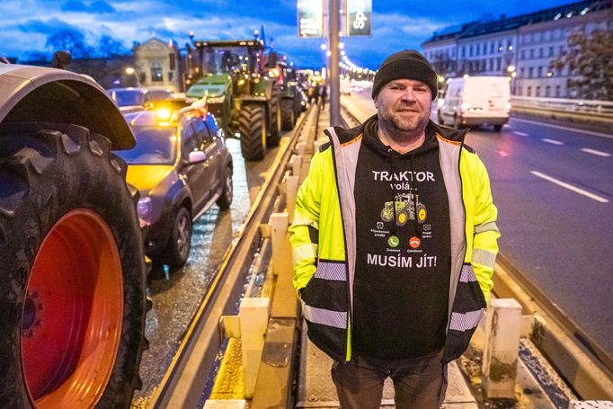 Protest části zemědělců s traktory v Praze na magistrále a před ministerstvem zemědělství, 19. 2. 2024.